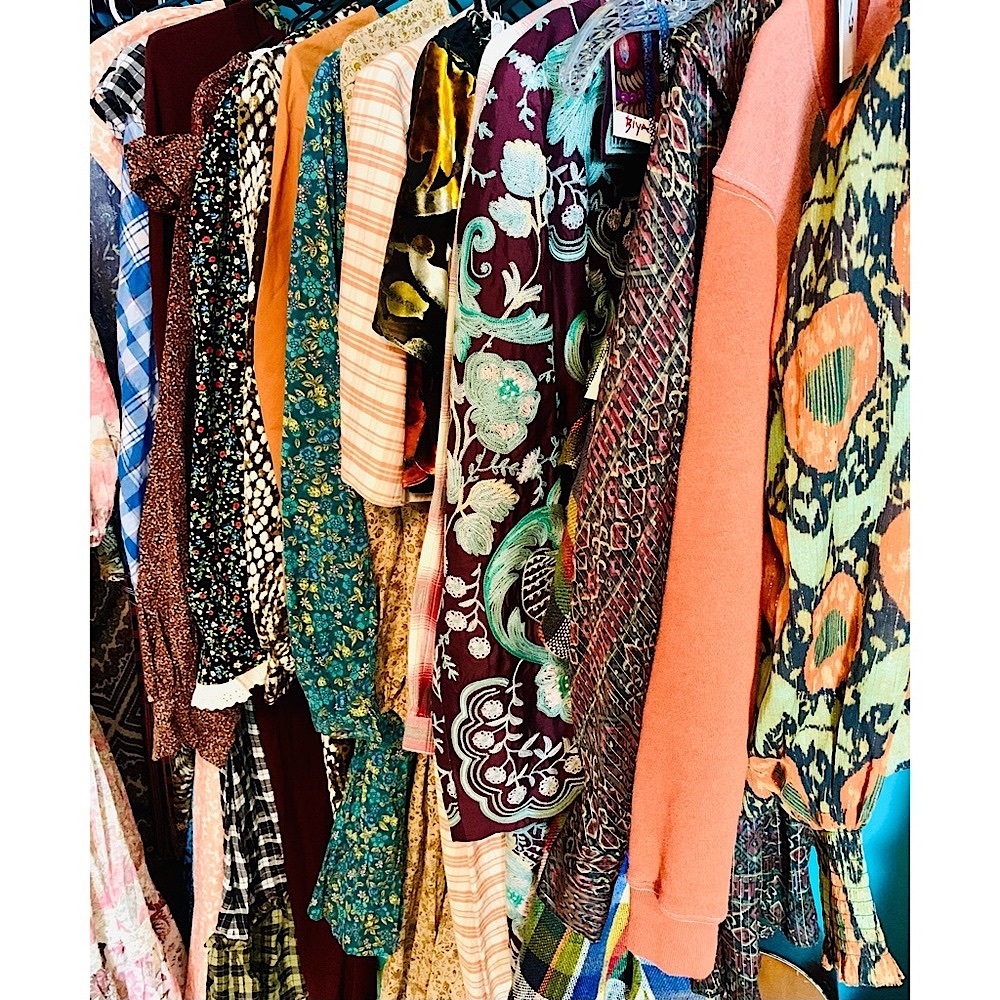 Like this Listing to Bookmark My Closet! - Picture 2 of 8